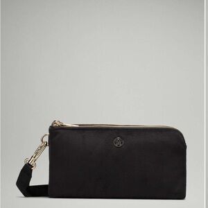 Curved Wristlet *Velour black one size